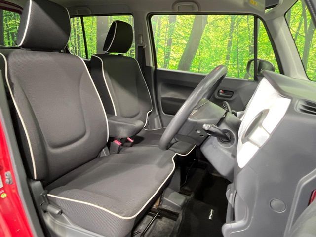 運転席シート廻りは使用感も少なく、良好な状態となっています。丁寧に使われていたことがよくわかりますね。