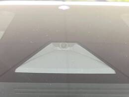【トヨタセーフティセンス】走行中に前方の車両等を認識し、衝突しそうな時は警報とブレーキで衝突回避と被害軽減をアシスト。より安全にドライブをお楽しみいただけます。