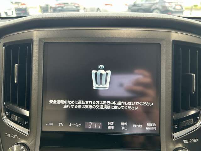 【純正SDナビ】FM＆AMを聴くことは勿論のこと！！CD＆DVD再生可能でフルセグTVの視聴も可能な多機能ナビでドライブも快適ですよ☆