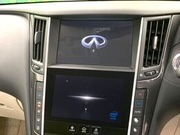 【メーカー純正ナビ】インテリアに溶け込むスタイリッシュな「専用設計」メーカーナビを装備♪視認性や操作性など基本性能にも優れ、より上質なカーライフをお楽しみいただけます。