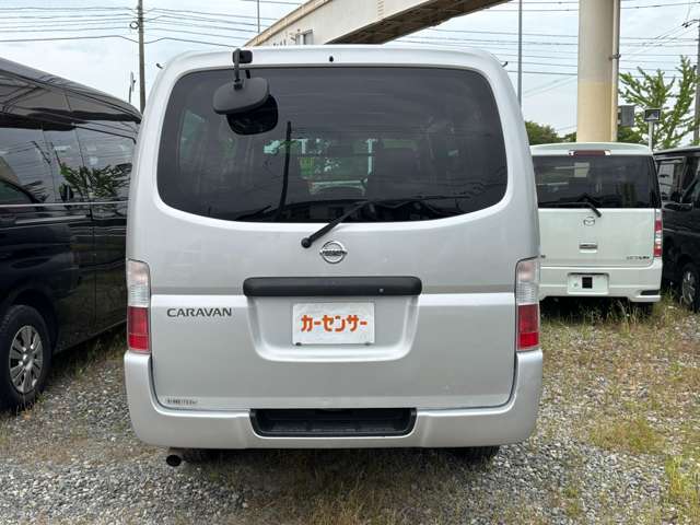 納車前の点検整備やアフターサービスもお任せください。経験豊富な国家資格を持った整備士がお客様のお車と真剣に向き合い、誠心誠意のメンテナンスを施します。安心してお乗りいただけます。