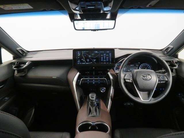 シンプルで使いやすいコックピット。　視界性も良く、運転しやすいですよ。　スイッチ類も使いやすい場所に配置されています。