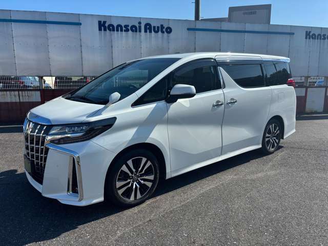 関西オートでは新車から中古車まで、車の事なら価格・品質共にナンバー1をめざしております。良質な在庫を取り揃えてますので是非一度ご来店下さい。