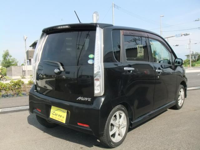 車内は弊社スタッフが丁寧に隅々までクリーニングを実施致しておりますので、とってもキレイで清潔です！タバコ臭やペット臭など気になる臭いも無く、小さいお子様も心地よく安心してお乗り頂けると思います！