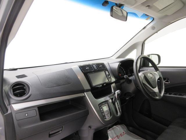 ダイハツのお店では、ダイハツ車を知り尽くしたプロフェッショナルが、専用の診断機器を使って各システムを点検しております。