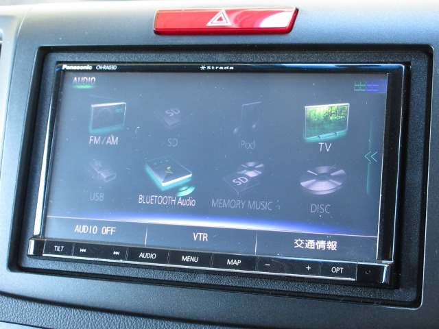 ナビゲーションはパナソニックメモリーナビ（CN-RA03D）を装着しております。AM、FM、CD、DVD再生、Bluetooth、音楽録音再生、フルセグTVがご使用いただけます。