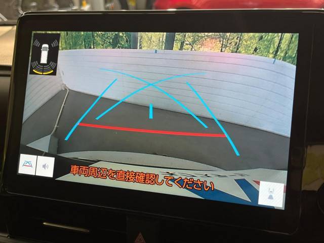 【バックカメラ】駐車時に後方がリアルタイム映像で確認できます。大型商業施設や立体駐車場での駐車時や、夜間のバック時に大活躍！運転スキルに関わらず、今や必須となった装備のひとつです！