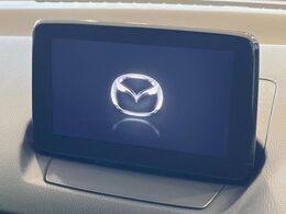 【マツダコネクトナビ】車内の雰囲気にマッチした一体型タイプのナビ。各種車輌設定やBluetooth再生等、様々な機能が楽しめます。直感的なダイヤル操作が可能で、使い勝手も良好です。