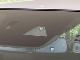 【マツダコネクトナビ】車内の雰囲気にマッチした一体型タイプのナビ。各種車輌設定やBluetooth再生等、様々な機能が楽しめます。直感的なダイヤル操作が可能で、使い勝手も良好です。