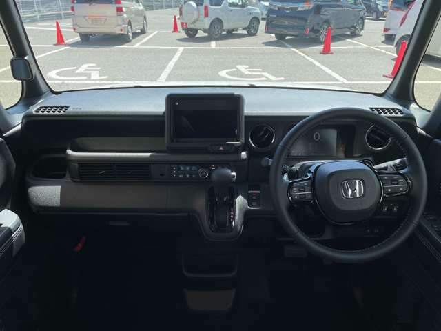 オーディオの取付位置も見やすい場所にあり、その他のスイッチ類も運転者が操作し易い様に配置されています。