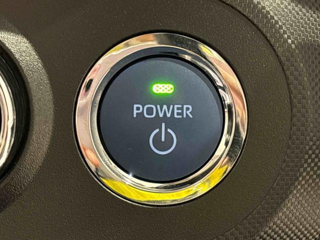 電子カードキーを携帯していれば、ボタンを押すだけでエンジンの始動がスマートに行えます