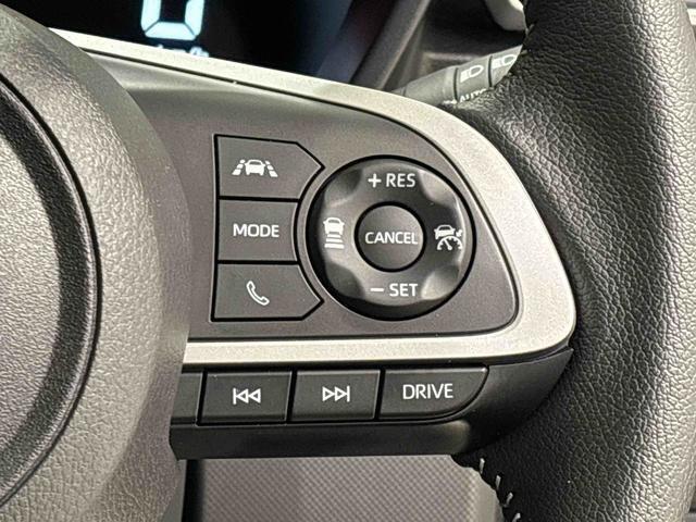 高速道路を快適に走行できる全車速追従機能付ACC（アダプティブクル-ズコントロ-ル）スイッチが付いています（＾＾♪