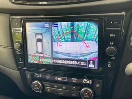 【アラウンドビューモニター】専用のカメラにより、上から見下ろしたような視点で360度クルマの周囲を確認することができます☆死角部分も確認しやすく、狭い場所での切り返しや駐車もスムーズに行えます。