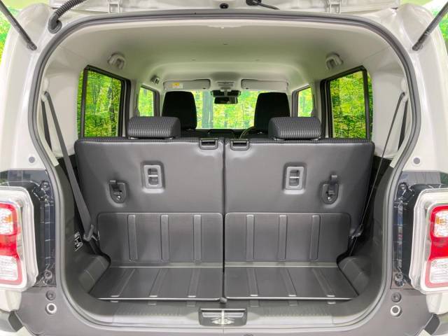 普段のお買い物や通勤、送迎等に十分な荷室スペースを確保しております。セカンドシートを倒すと、大きな荷物の積載も可能です♪