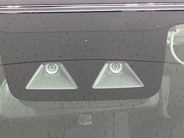 【スマートアシスト】走行中に前方の車両等を認識し、衝突しそうな時は警報とブレーキで衝突回避と被害軽減をアシスト。より安全にドライブをお楽しみいただけます。