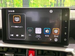 【9型ディスプレイオーディオ】お手持ちのスマートフォンとの連携で、ナビや音楽再生など各種アプリを使用可能。スマホに近い感覚でお使いいただけます♪