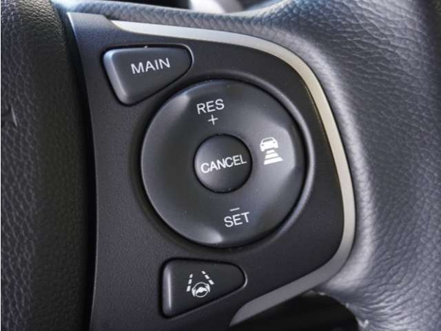 ◆アダプティブクルーズコントロール◆予め設定した車速内でクルマが自動的に加減速。前走車との適切な車間距離を維持しながら追従走行します。【LKAS】車線維持支援システムでステアリング操作を支援。