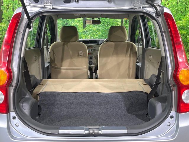 後席を格納すると、これだけの広さが！シーンに合わせたシートアレンジで、大きな荷物も積むことが出来ます♪