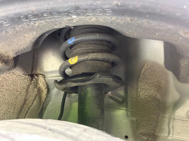 お車を安心してお乗りいただく為には、足回りの定期点検が欠かせません。サービスサポート（有償保証）では無料点検もご提供しており、安心のカーライフをお過ごしいただけるサポート体制が整っています。