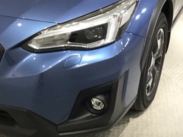 LEDヘッドライトは、点灯の瞬間から最大光量を発揮し、突然暗くなるトンネルなどでの安定感を高めます。