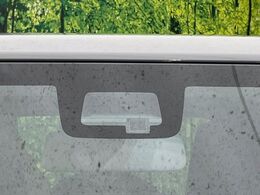 【スズキ　セーフティサポート】走行中に前方の車両等を認識し、衝突しそうな時は警報とブレーキで衝突回避と被害軽減をアシスト。より安全にドライブをお楽しみいただけます。