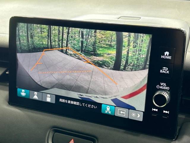 【バックカメラ】駐車時に後方がリアルタイム映像で確認できます。大型商業施設や立体駐車場での駐車時や、夜間のバック時に大活躍！運転スキルに関わらず、今や必須となった装備のひとつです！