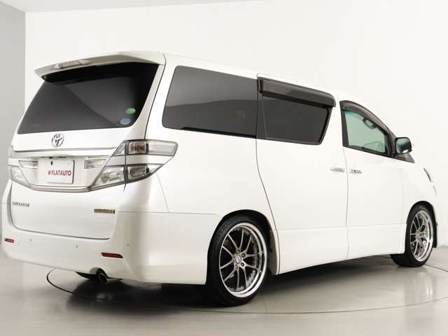 当店では、厳選された車両のみ展示しております。アルファード・ヴェルファイアに特化した専門店ならではの豊富な在庫の中から、お気に入りの一台をお探しください！