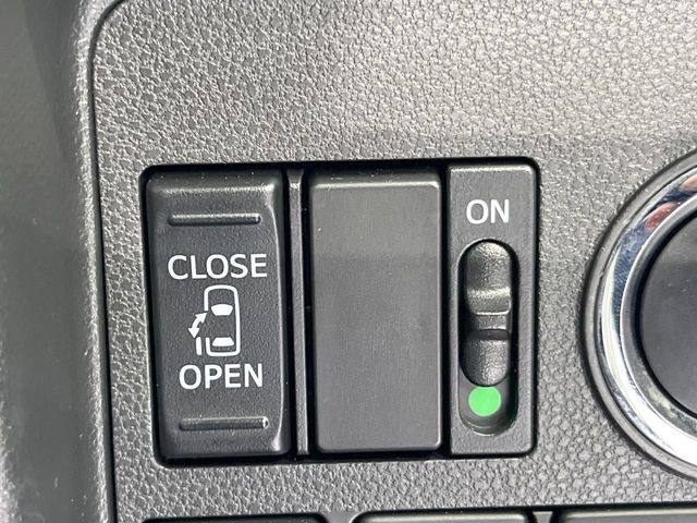 【パワースライドドア】スマートキーや運転席のスイッチでスライドドアの開閉が可能♪電動だから力を入れてドアを開ける必要が無く、小さいお子様でも、重い荷物を持っている時もラクに開け閉めできます♪