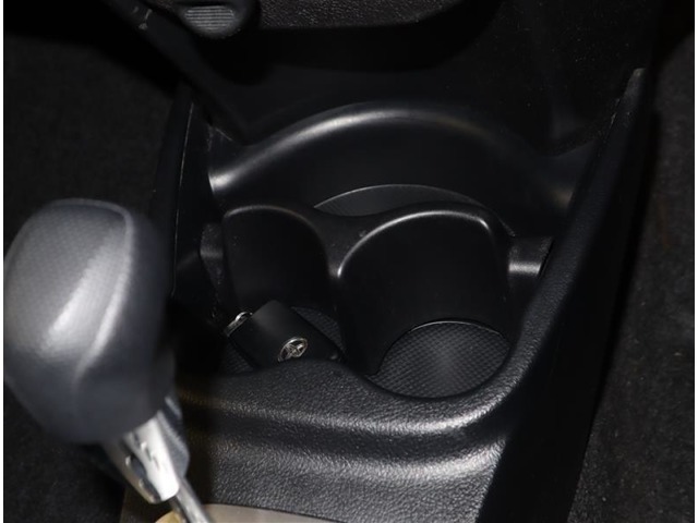 カップホルダー装着車です。