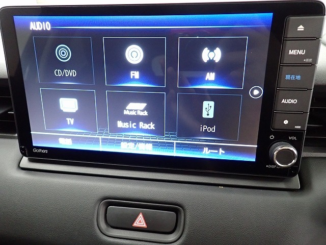 ホンダ純正ナビなのでダッシュボードにスッキリと収まっています。土地勘の無い所でも道に迷わず安心ですね！。AVも色々視聴でるのでドライブも楽しくなりますよ！