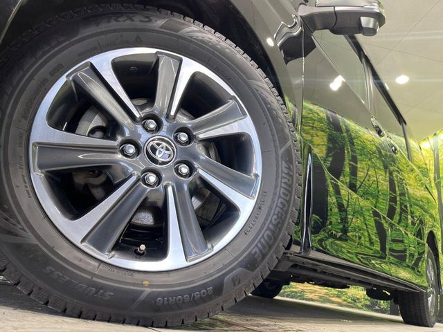 【純正16インチアルミホイール】外観にマッチした純正アルミホイールを装着しております。各種社外アルミホイールや、スタッドレスタイヤも取扱いしております。是非ご相談ください♪