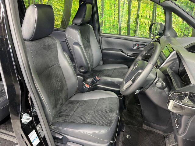 運転席シート廻りは使用感も少なく、良好な状態となっています。丁寧に使われていたことがよくわかりますね。