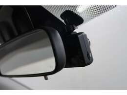 衝撃を検知すると自動で記録録画も可能　ドライブレコーダー　※保証対象外