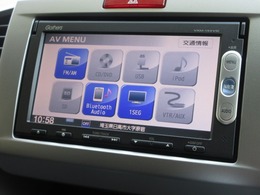 ナビゲーションはギャザズメモリーナビ（VXM-155VSi）を装着しております。AM、FM、CD、DVD再生、Bluetooth、ワンセグTVがご使用いただけます。初めて訪れた場所でも安心ですね！