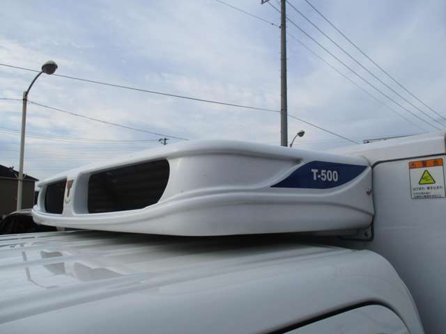 ＜マイナス25℃設定可能冷凍冷蔵車＞　サーマルマスター2コンプレッサー　冷凍機モデル型式T-500　-25℃から60℃まで設定可能　スマートアシスト　コンテナ左側スライドドア　オートライト　ETC