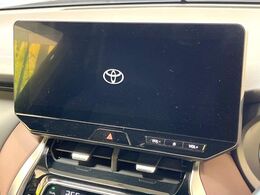 【12.3インチディスプレイオーディオ】スマートフォンと連携が可能な大画面ディスプレイオーディオです。スマートフォンのナビ機能を使用したり、Bluetooth接続で音楽もお楽しみいただけます！