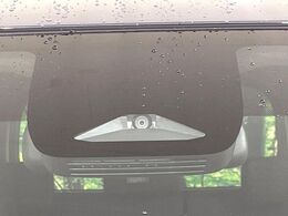 【トヨタセーフティセンス】走行中に前方の車両等を認識し、衝突しそうな時は警報とブレーキで衝突回避と被害軽減をアシスト。より安全にドライブをお楽しみいただけます。