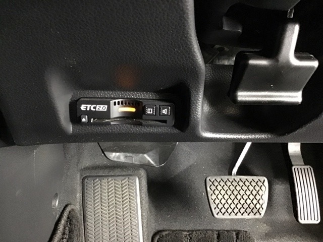 ETC2.0が標準装備です。高速道路の渋滞情報などをナビとリンクして画面でお知らせします。再セットアップして納車致します。