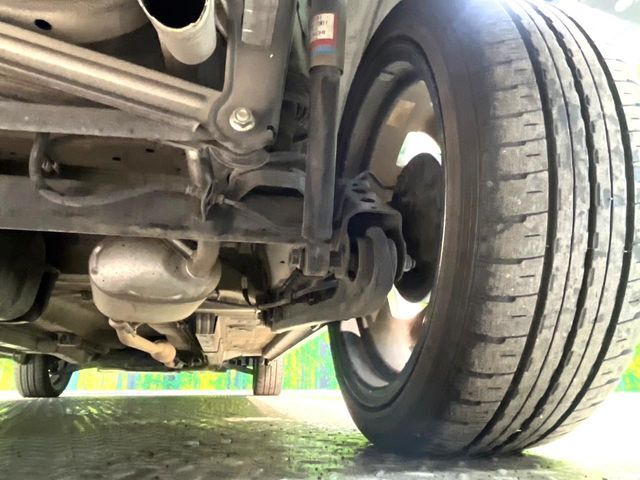 お車を安心してお乗りいただく為には、足回りの定期点検が欠かせません。サービスサポート（有償保証）では無料点検もご提供しており、安心のカーライフをお過ごしいただけるサポート体制が整っています。