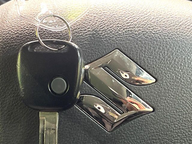 【キーレス】少し離れた場所からでもボタン一つでドアの開錠・施錠ができるのでとっても便利！ドアの鍵穴周りに傷をつけることもありません♪