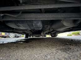 下回り・足回りの状態も錆や腐食等見受けれずとても綺麗な状態でございます♪当店は東北にお店を構えておりますが車両の下回りの状態は入念にチェックしておりますので安心してお買い求めくださいませ♪