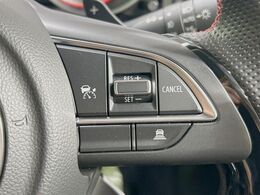 【アダプティブクルーズコントロール】高速道路での長距離走行が楽に！！自動で速度を保つクルーズコントロールが、衝突軽減システムと連携し、前方の車両を感知して車間を保つように速度調節してくれます！！