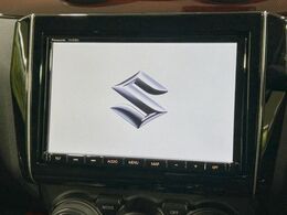 【純正8インチナビ】人気の純正ナビを装備しております。ナビの使いやすさはもちろん、オーディオ機能も充実！キャンプや旅行はもちろん、通勤や買い物など普段のドライブも楽しくなるはず♪