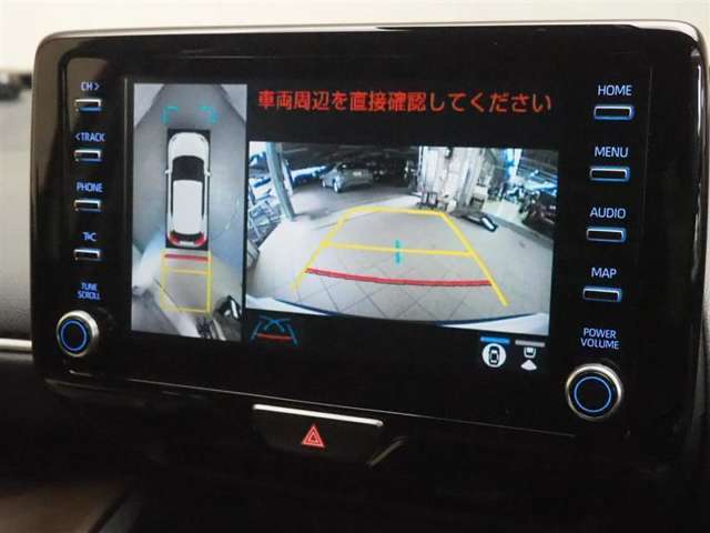 パノラミックビューモニター付きです。車両を上から見たような映像をディスプレイオーディオ画面に表示。運転席からの目視だけでは見にくい、車両周辺の状況をリアルタイムでしっかり確認できます。
