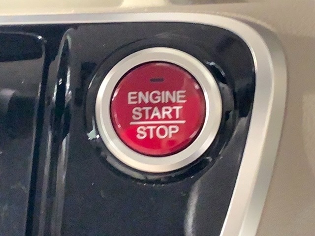 ワンプッシュでエンジンのスタート、ストップが出来て便利です。
