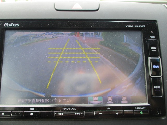ナビゲーション付き！バックカメラ機能で駐車も安心☆