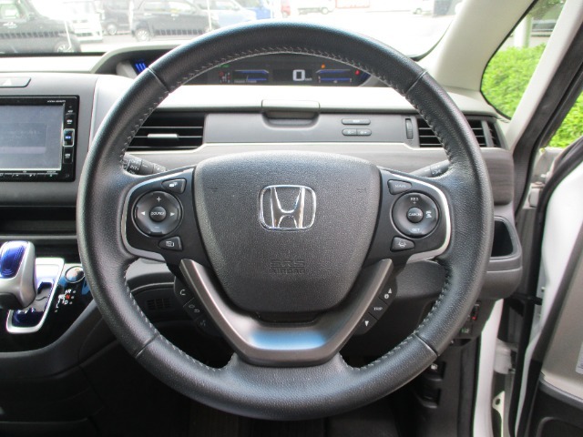 握りやすい大きなハンドルで運転しやすいです♪