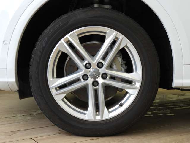 ☆S-Line専用5ツインスポークスターデザイン19インチアルミホイール☆タイヤサイズは235/55R19☆