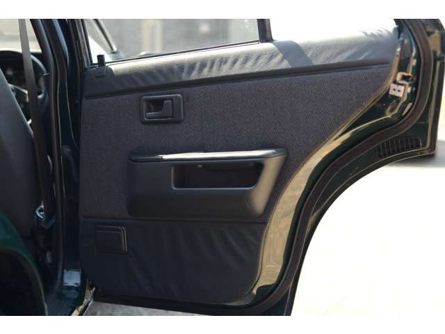 細部まで画像を公開。不安の多い中古車購入だからこそ情報公開を徹底し、お一人お一人に寄り添ったご提案をさせていただきます。