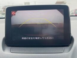【バックカメラ】駐車時に後方がリアルタイム映像で確認できます。大型商業施設や立体駐車場での駐車時や、夜間のバック時に大活躍！運転スキルに関わらず、今や必須となった装備のひとつです！